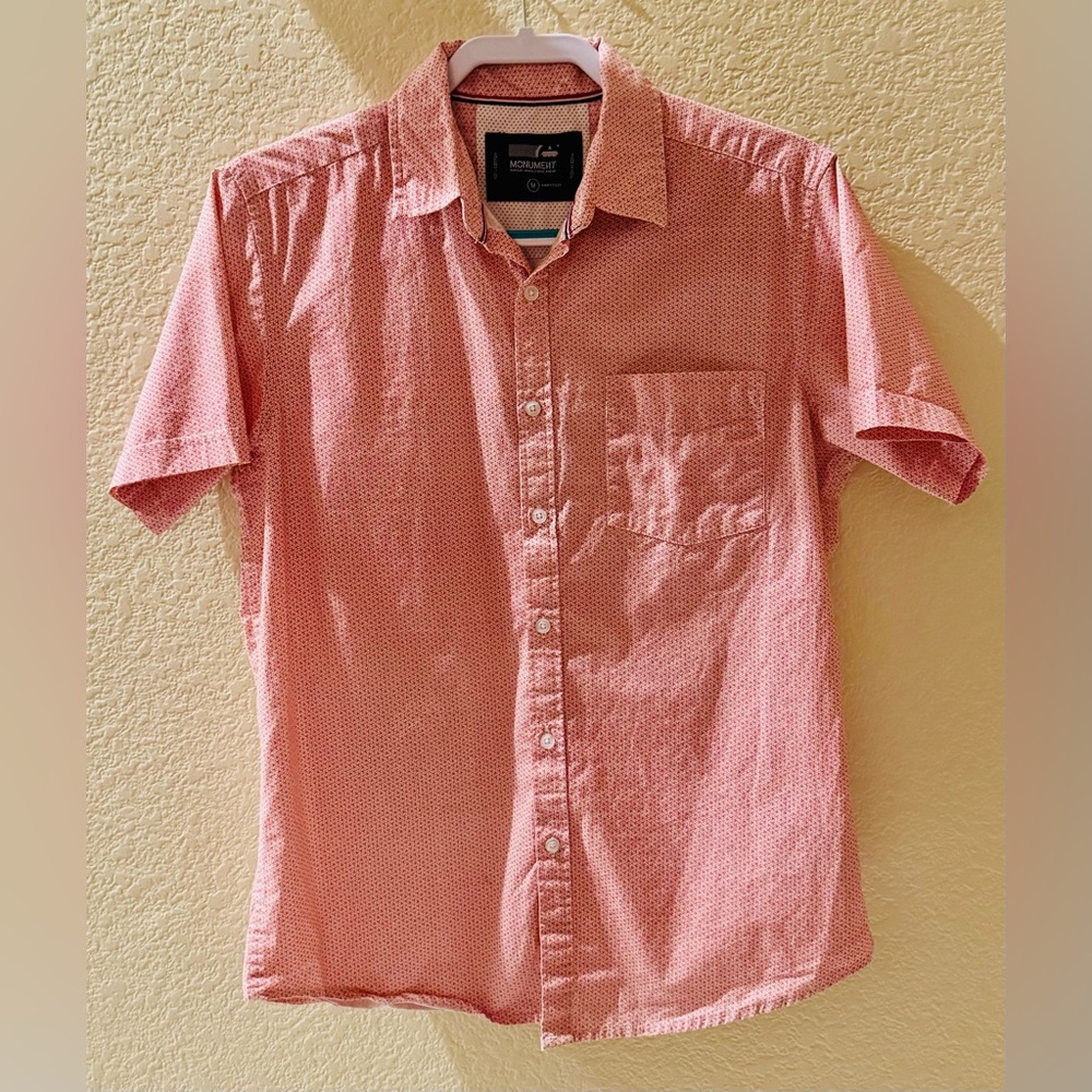 Men’s Monument size M short sleeve button down shirt